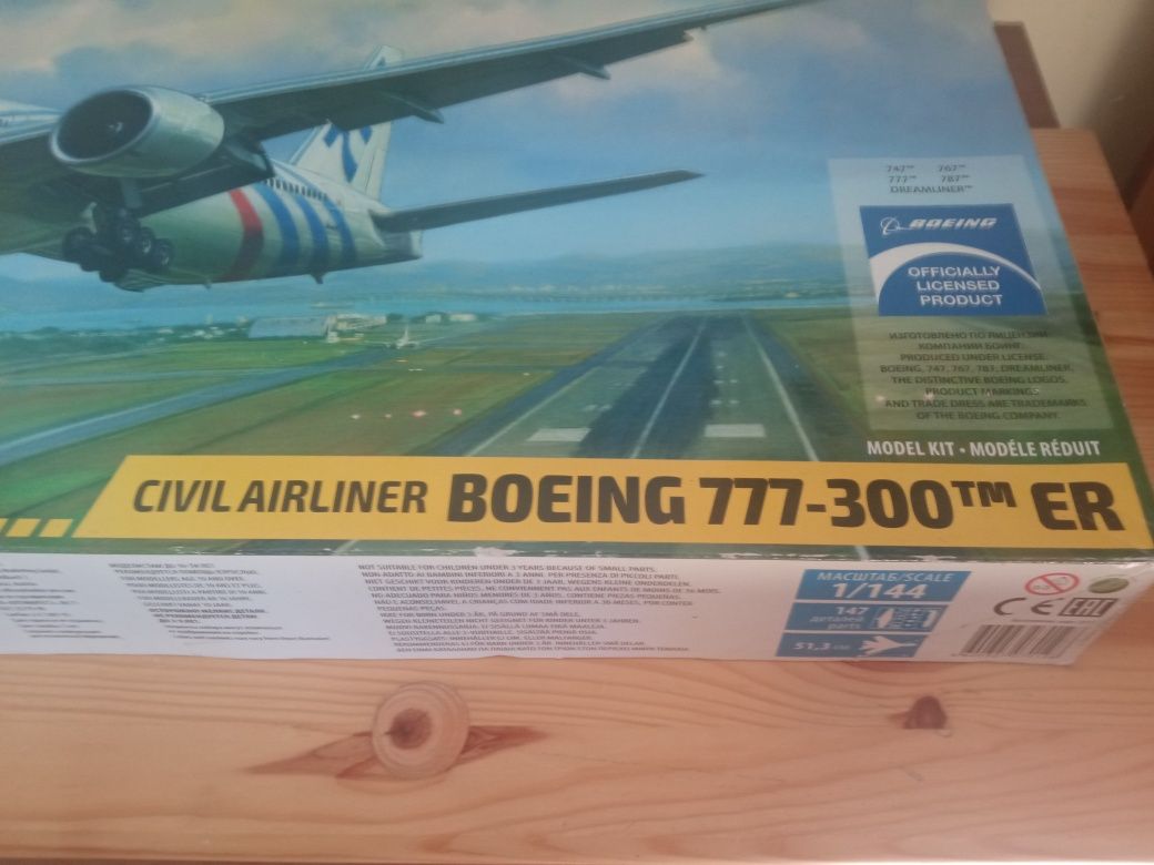 Model Zvezda Boeing 777-300 Dreamliner