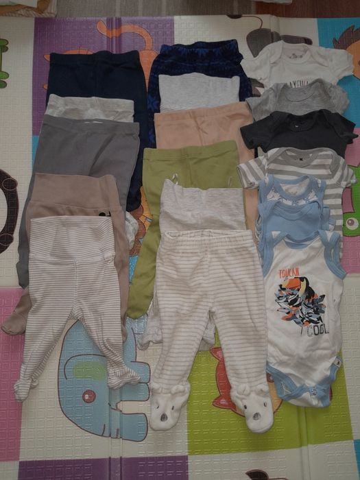 Półśpiochy, body z krótkim rękawem.