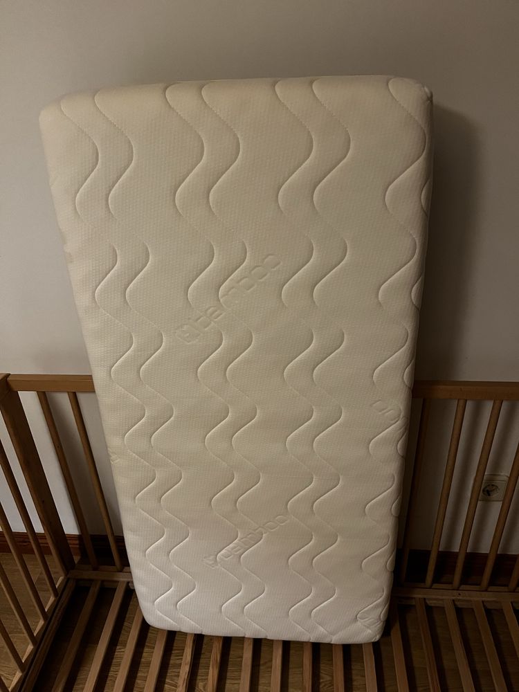 1 Berço co-leito Koala 3×1 conversível em cama com colchão