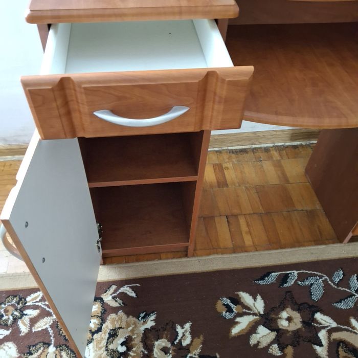 Туалетний столик.