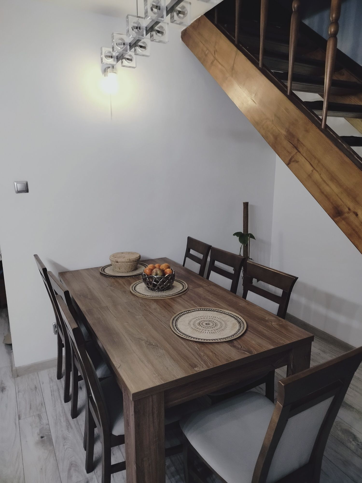 Stół plus 8 krzeseł