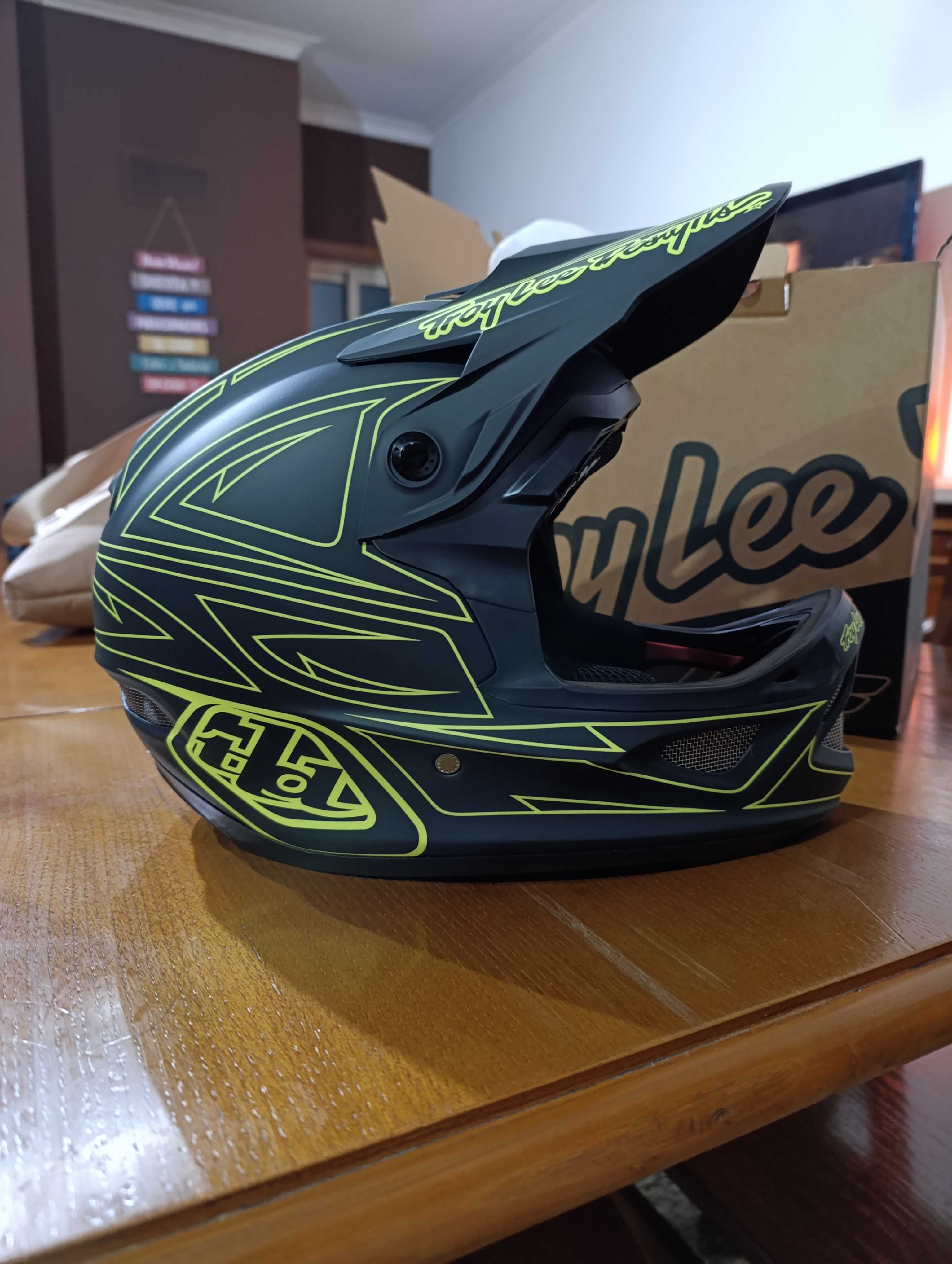 Capacete Troy Lee Designs D3 DH/Enduro NOVO
