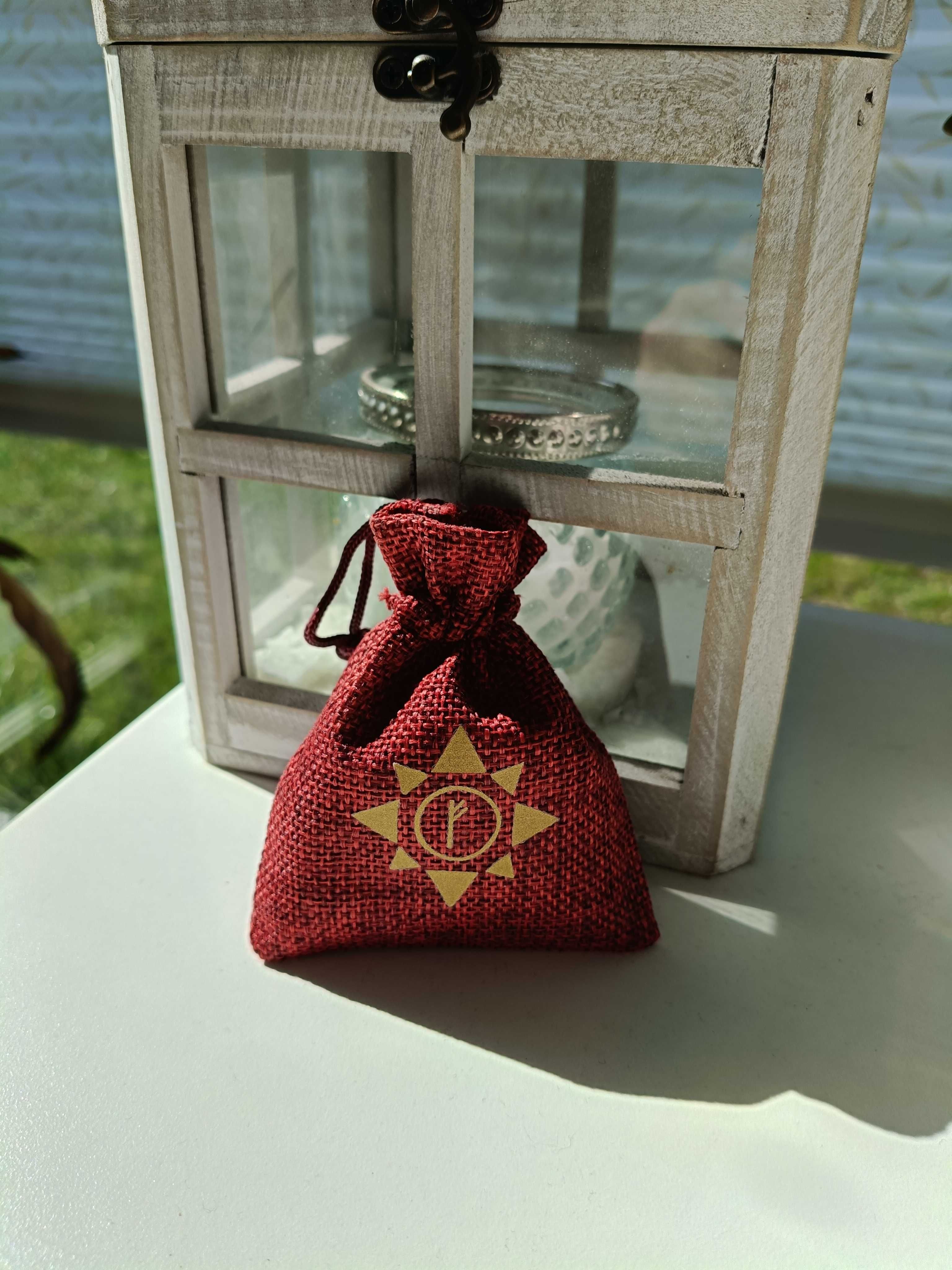 Amulet, magiczny woreczek. Szczęście, miłość, zdrowie, odwaga, Runy.