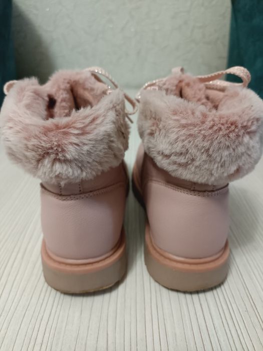 Зимове дитяче взуття для дівчаток