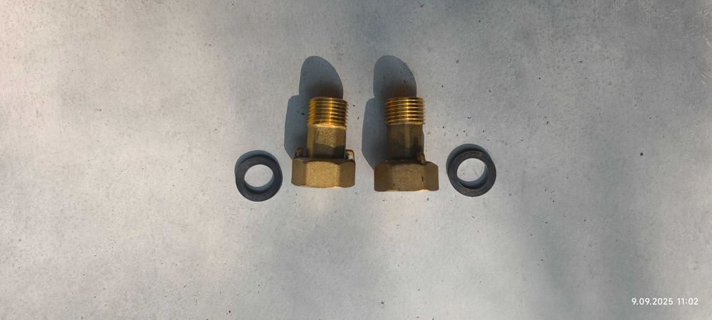 półśrubunek, redukcja 3/4" x 1/2" mosiądz z uszczelkami, dwie sztuki