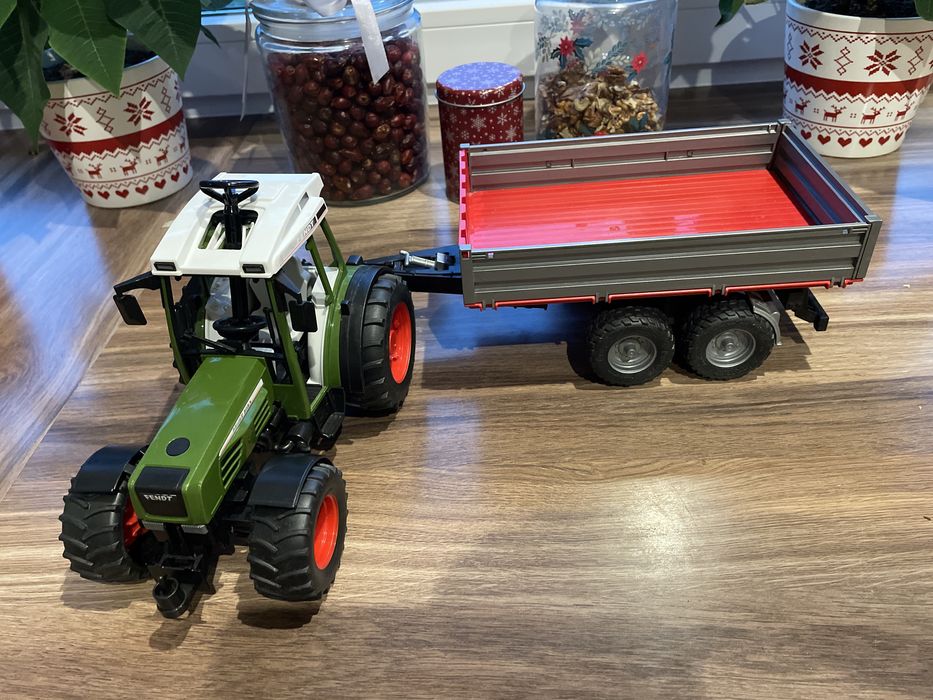 Bruder traktor Fendt i przyczepa
