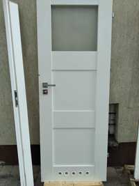 Drzwi łazienkowe 75 cm z zamkiem i futryną