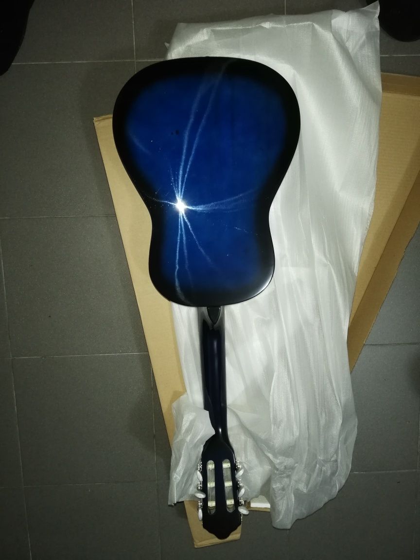 Guitarra clássica azul 1/2 e kit para crianças