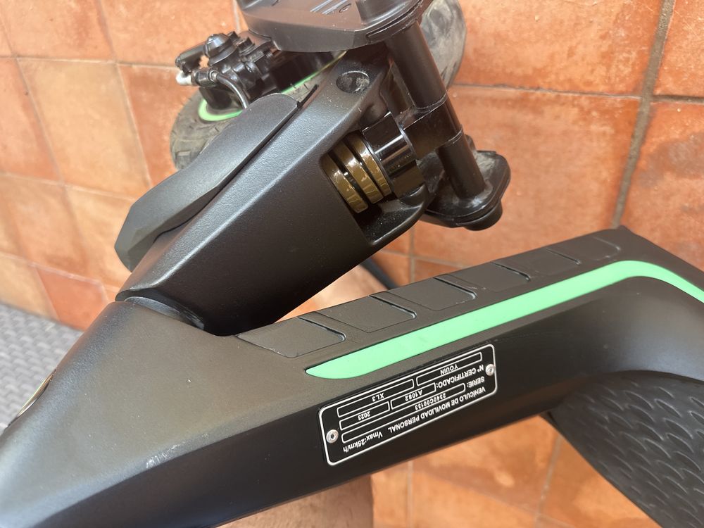 Trotinette novo em perfeito estado está na garantia