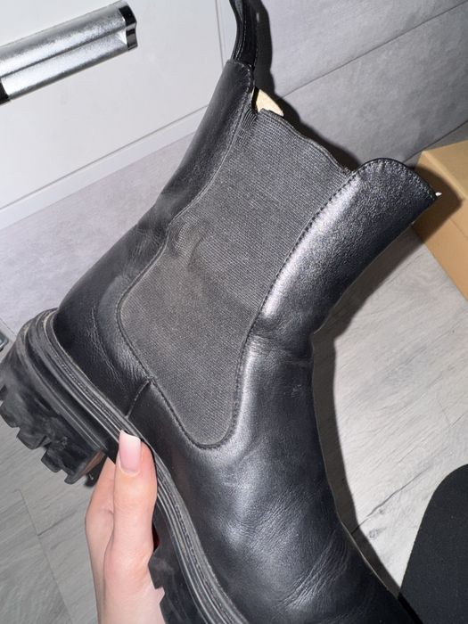 Жіночі шкіряні черевики Estro