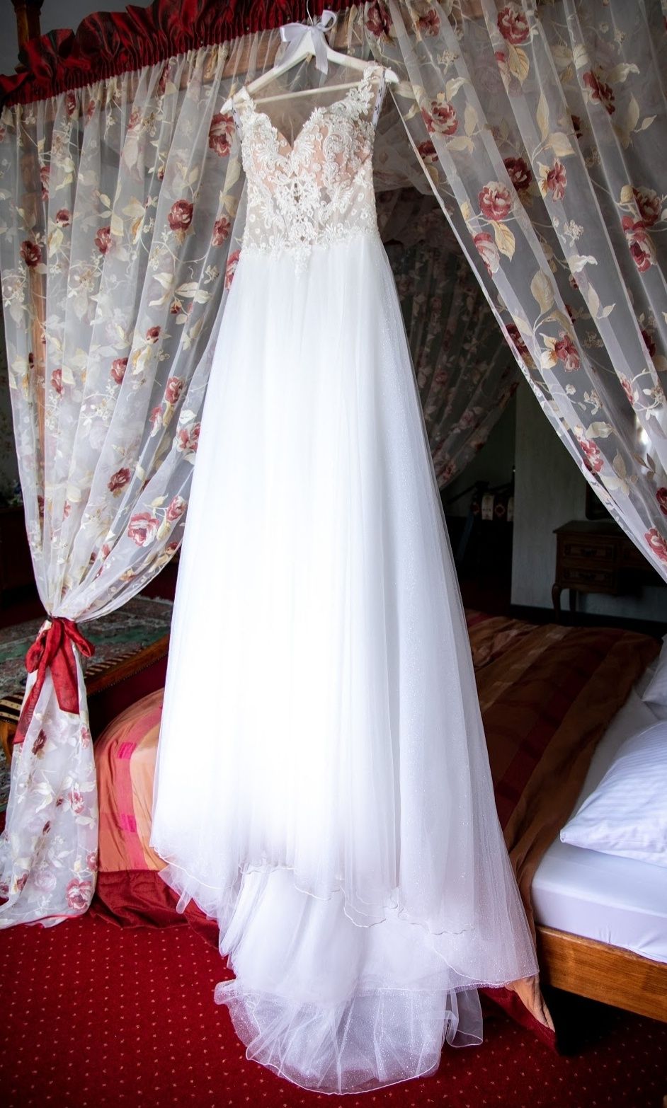 Piękna suknia ślubna 2020 szyta na miarę, przez projektana księżniczka