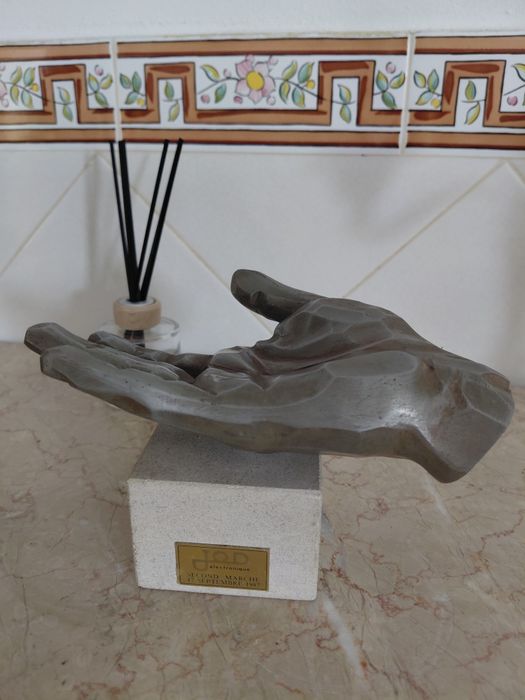 VENDO Mão Decorativa em Metal
