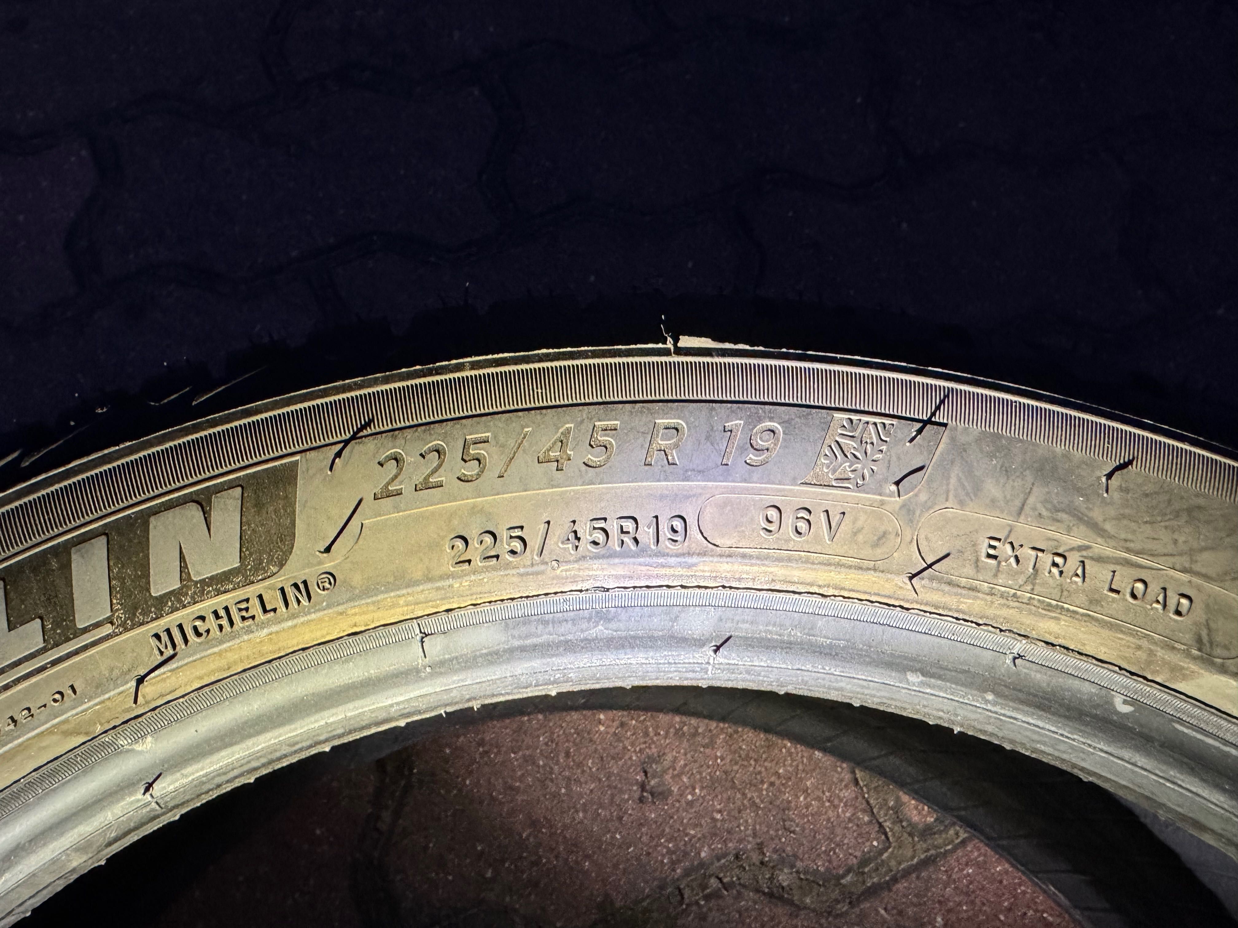 Komplet zimowych opon Michelin Pilot Alpin 5, 225/45 R19 96V (21 r.)