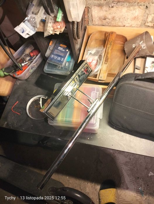 Lampa klinkier nad lustro