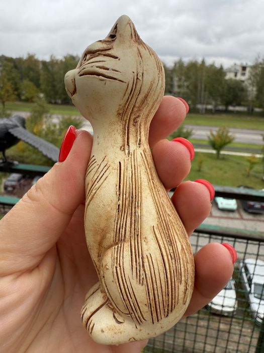 Ceramiczna figurka kota, kociaka. Ręcznie wykonana. Nowa.