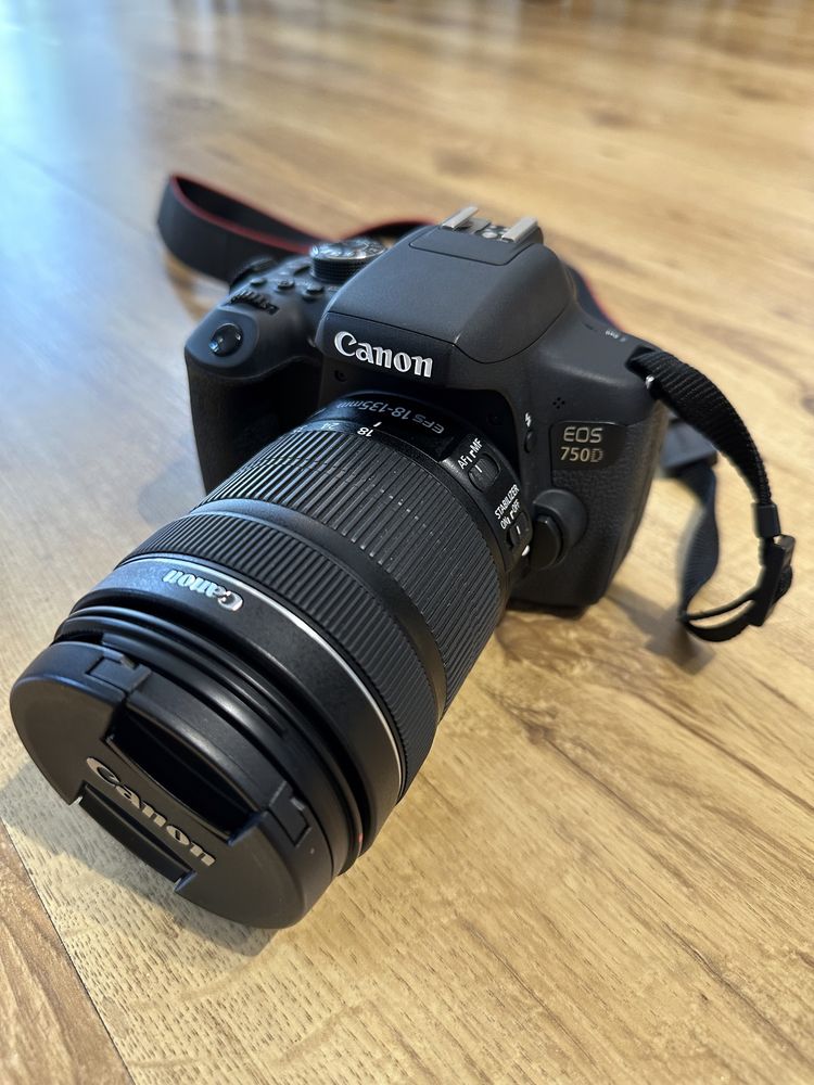 Canon EOS 750D з обʼєктивом 18-135mm 3.5-5.6