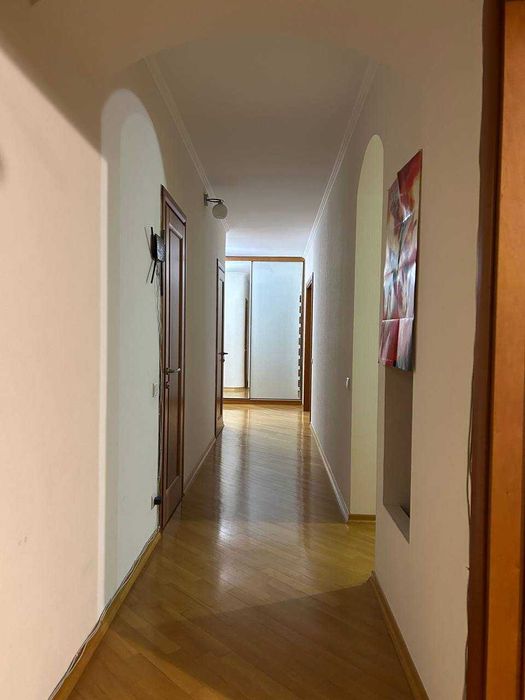 Продам видову трикімнатну квартиру Київ Левка Лук'яненка 29 Оболонь