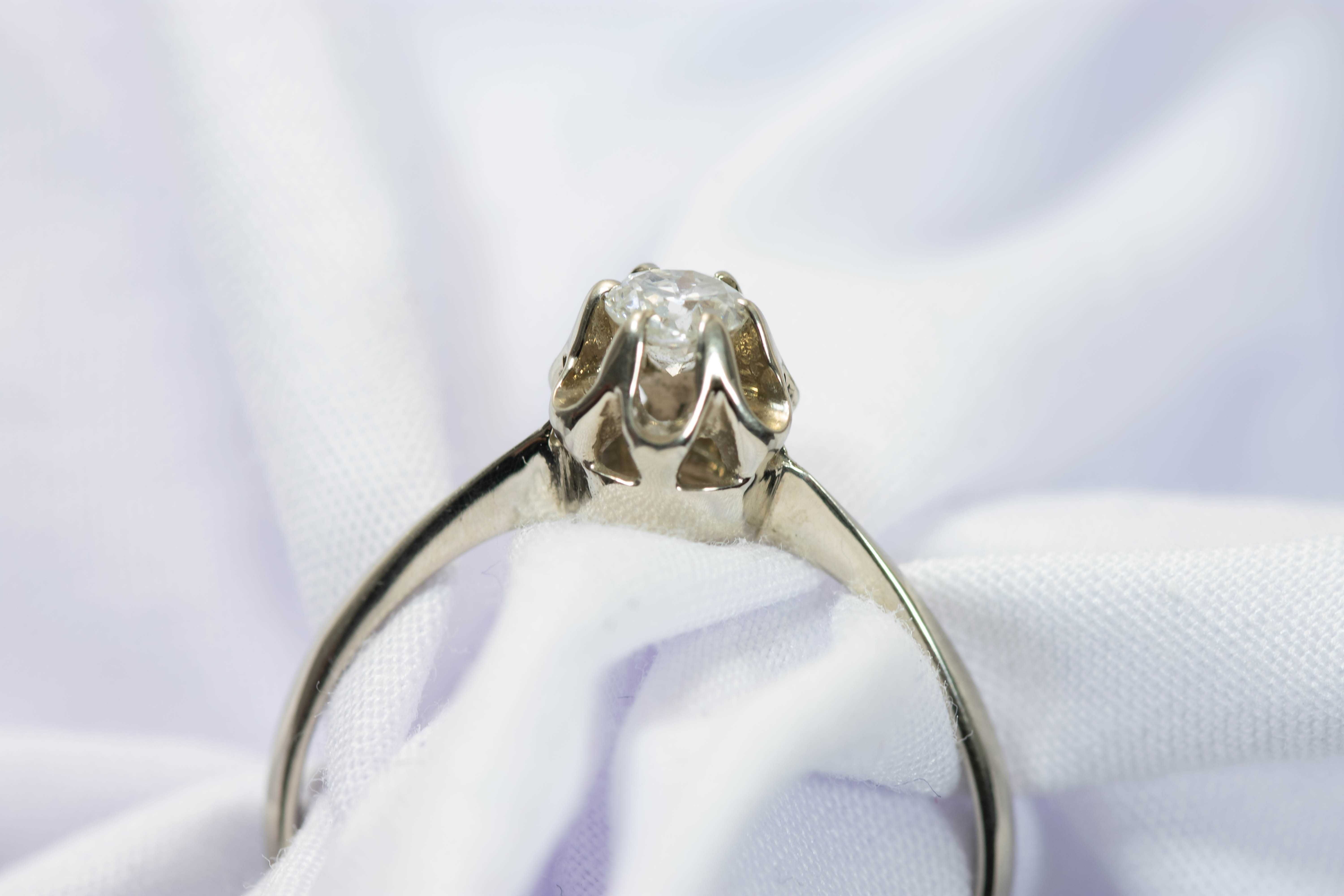 Pierścionek zaręczynowy z białego złota i diamentem 0,25 ct. , pr. 585