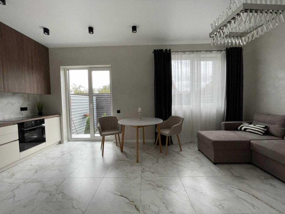 Продаж 1 пов. таунхауса з ділянкою в центрі Гостомеля