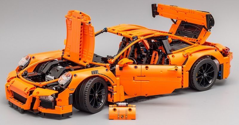 Конструктор Technic Porsche 911 GT3 RS (1:1 LEGO)