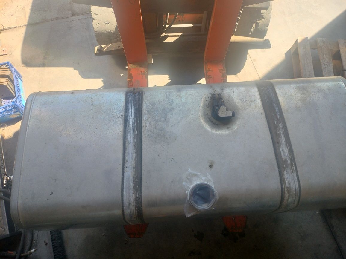 Zbiornik low deck Man 575L