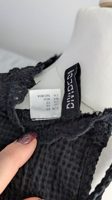Czarna bluzka z bufiastymi rękawami i haftem H&M XS