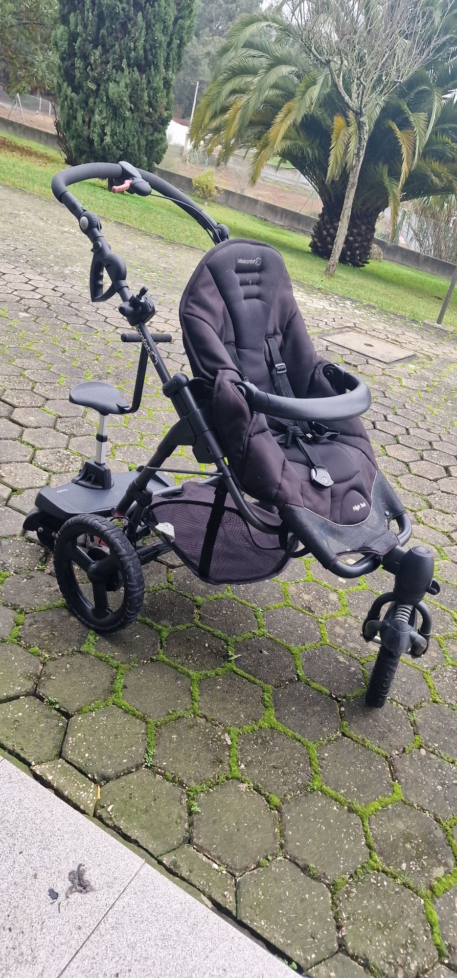 Carro bebe confort com skate