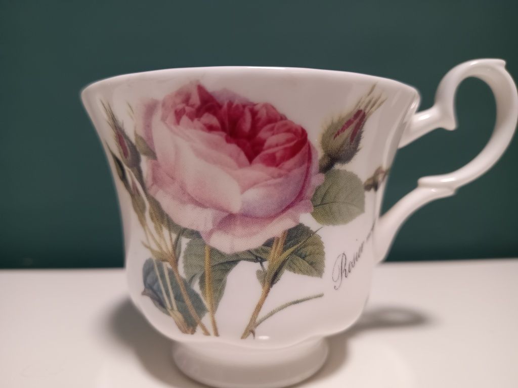 Filiżanka Redoute Roses ROY KIRKHAM z Chińskiej porcelany