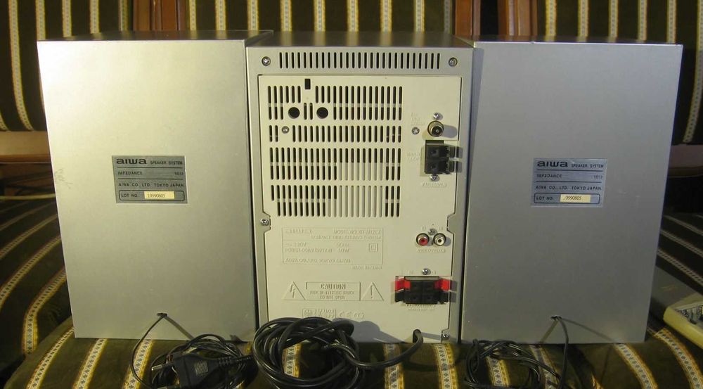 Wieża stereo Aiwa + pilot kolumny zadbana i ładnie grająca