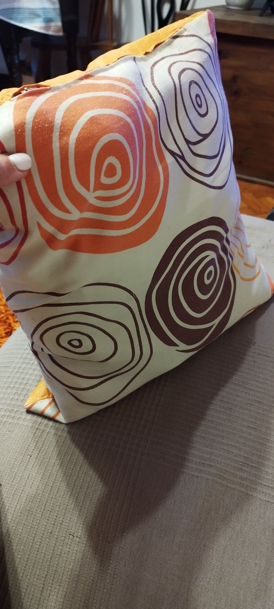 Cortinados organza com motivos circulares