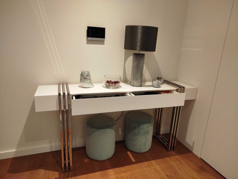 Consola Evelyn Laskasas