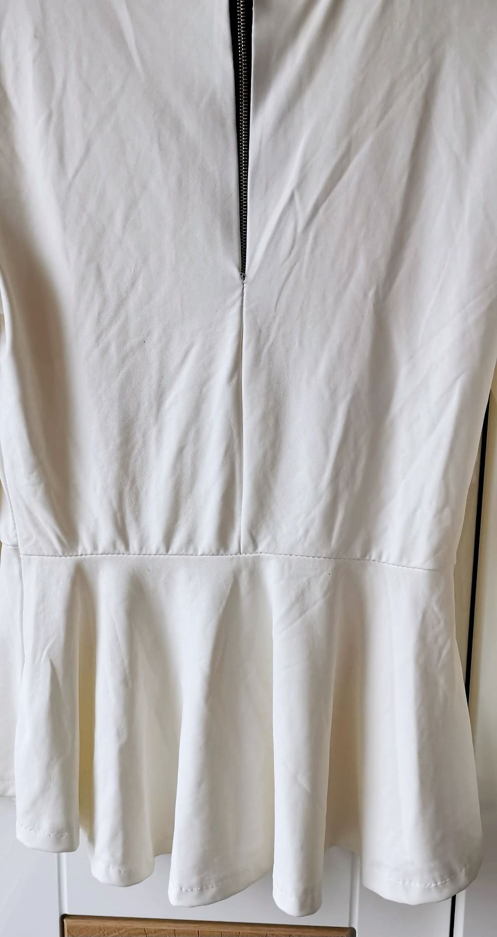 Nowa biała bluzka baskinka z ekoskóry, rozm S/M