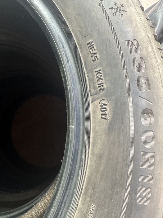 Продам зимнюю резину DUNLOP Winter Sport (235/60/R18)