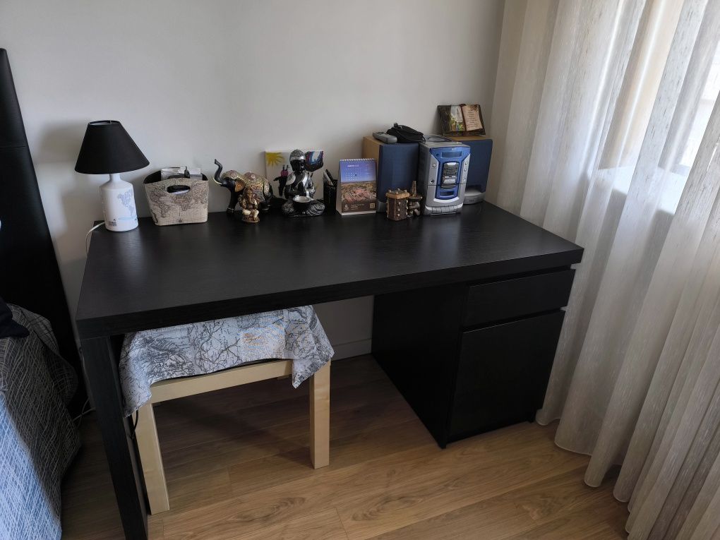 Secretaria preta IKEA