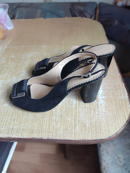 Продам жіночі босоніжки Foletti 40 розмір (Замшові)