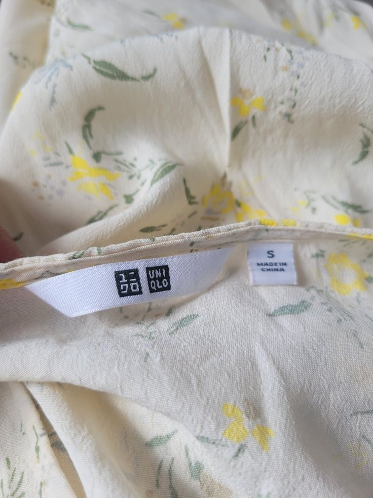 Sukienka w kwiaty Uniqlo