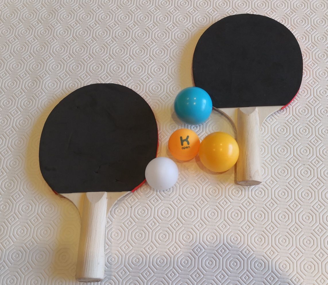 2 raquetes ping pong