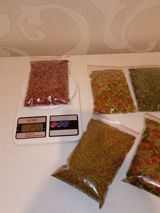 Продам корм для рибок акваріумних ,,за 250 грам за 100 грн.