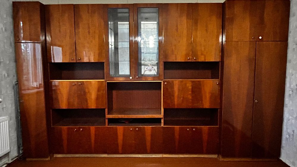 Класична стінка для вітальні