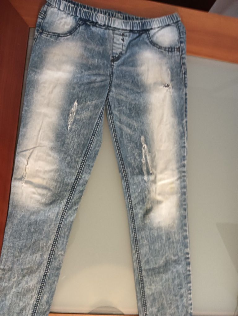 Calças de ganga 	Stradivarius nº 42	Bershka Denim nº 38