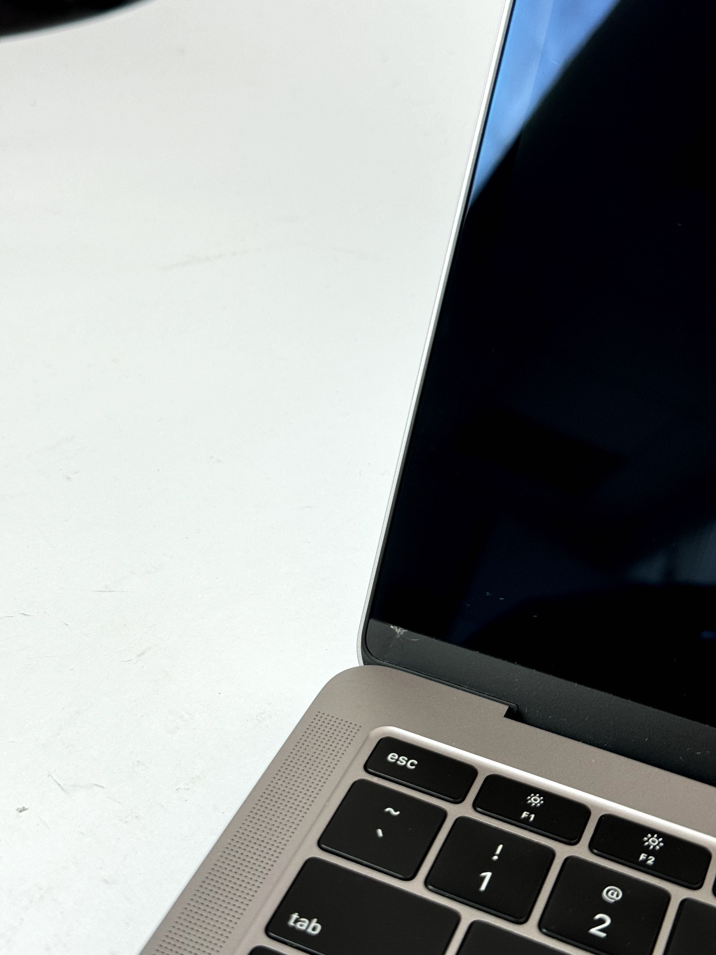 MacBook Air 13' i5 16/256 Space 2018