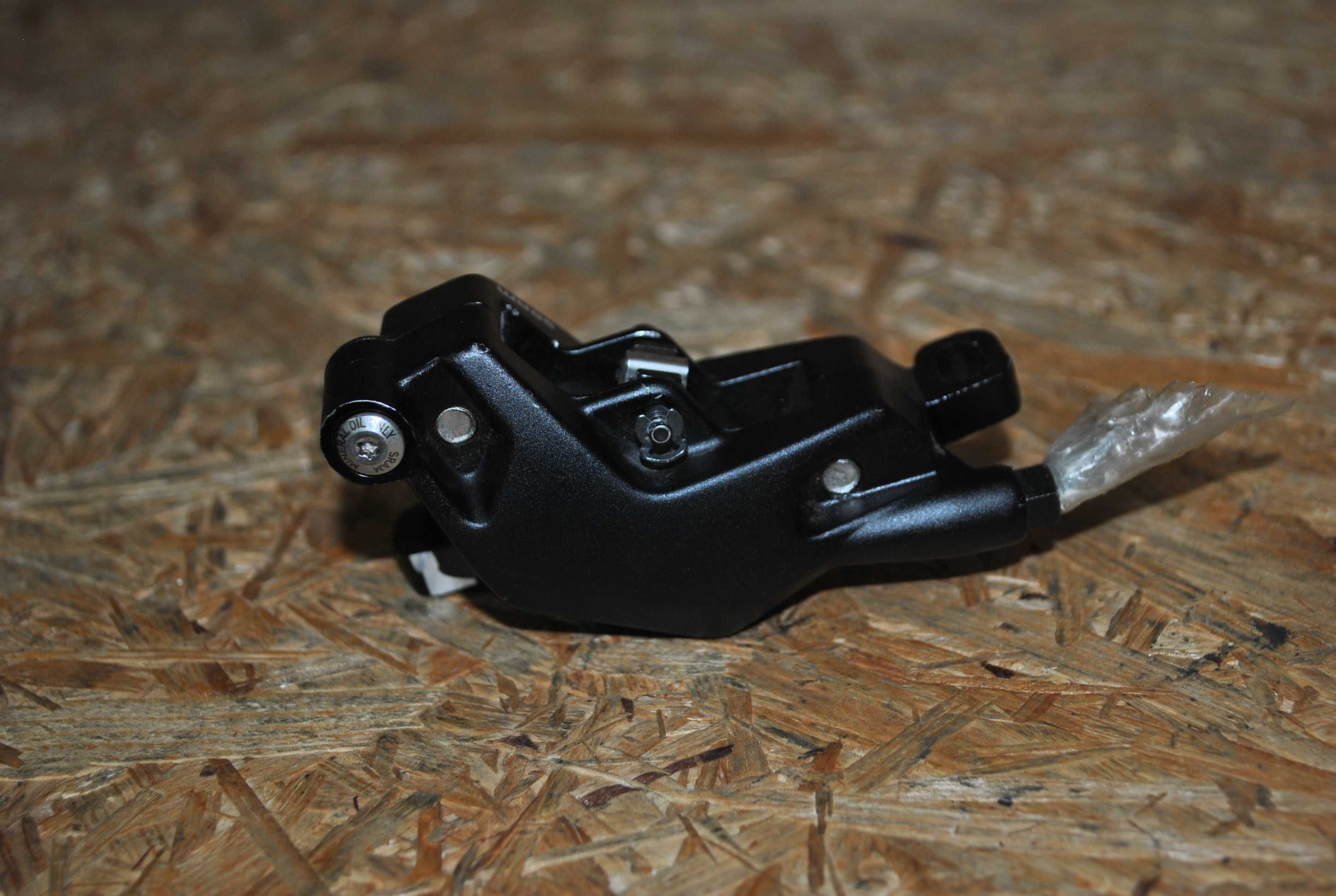 Iealny Zacisk hamulca tarczowego SRAM DB8 Enduro 4 tłoki 2