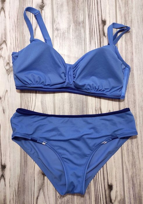 Якісний купальник блакитний високі трусики р.48 бюст С роздільний