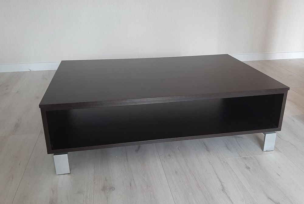 Журнальний столик