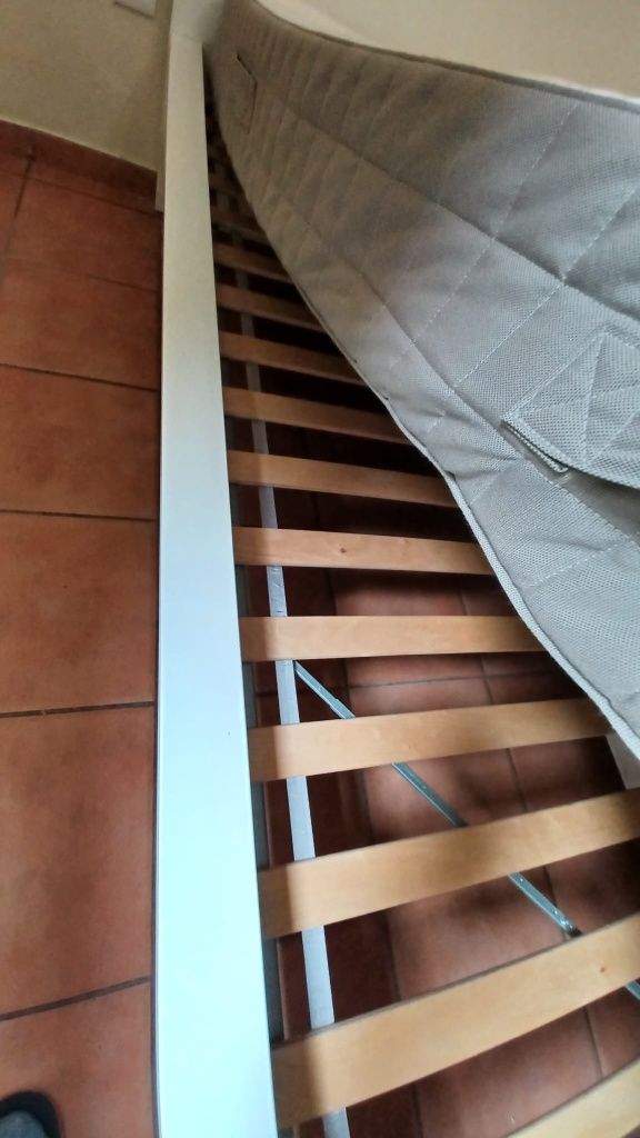 Vendo cama com pouco uso e em muito bom estado