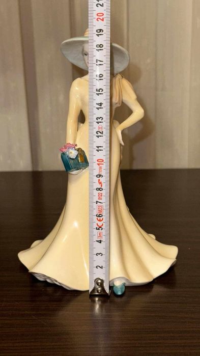 Figurka z porcelany Coalport