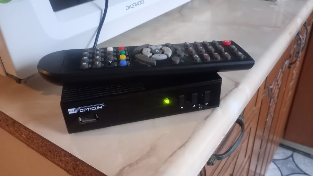 Dekoder telewizji naziemnej dvbt-2 opticum blue r265