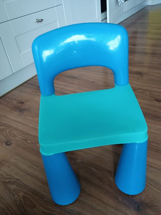 Krzesełko plastikowe dla dziecka
