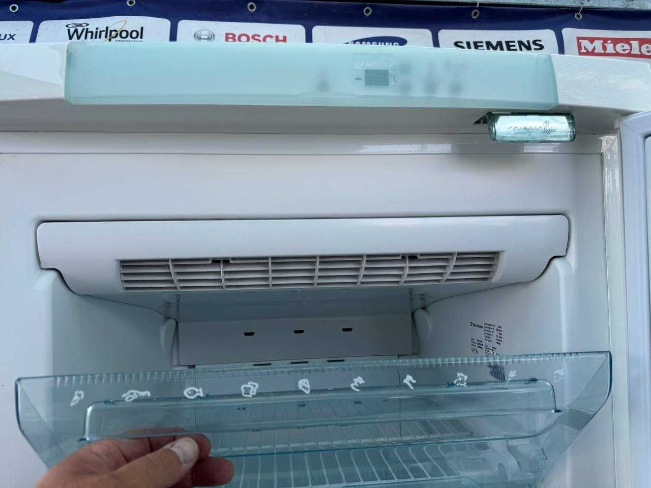 Морозильна камера б/в Electrolux NoFrost #05039