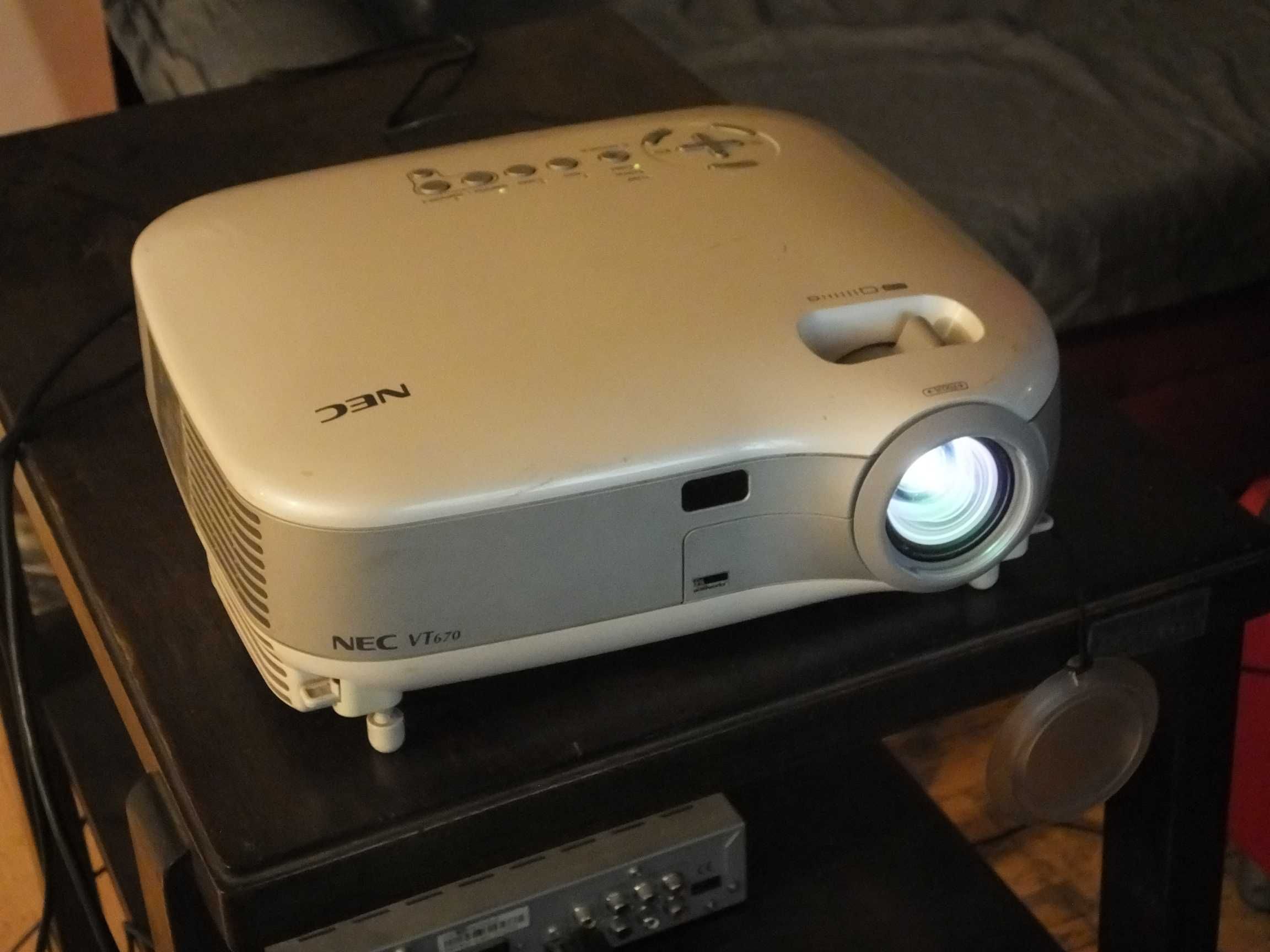 Projektor NEC + DVD